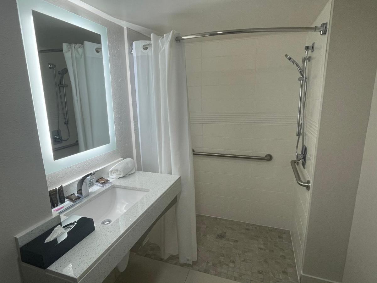 Wingate By Wyndham Panama City Area Lynn Haven Exterior photo